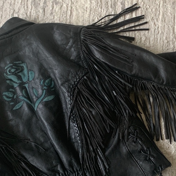 🖤⚡️Vintage Black Leather Fringe Jacket with Suede Roses ⚡️🖤 - Picture 3 of 11